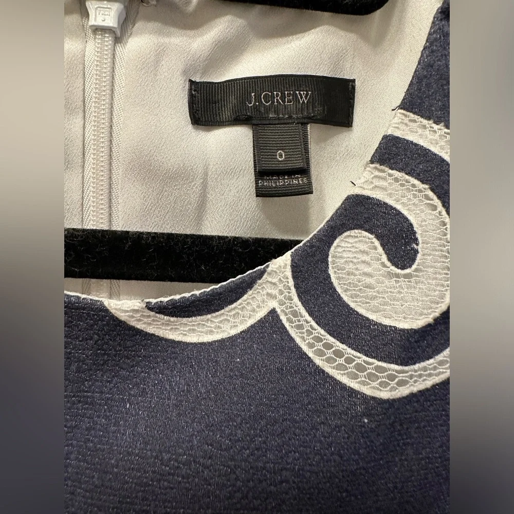 J. Crew white and navy shift patterned dress with lace detailing - size 0 - Picture 2 of 6